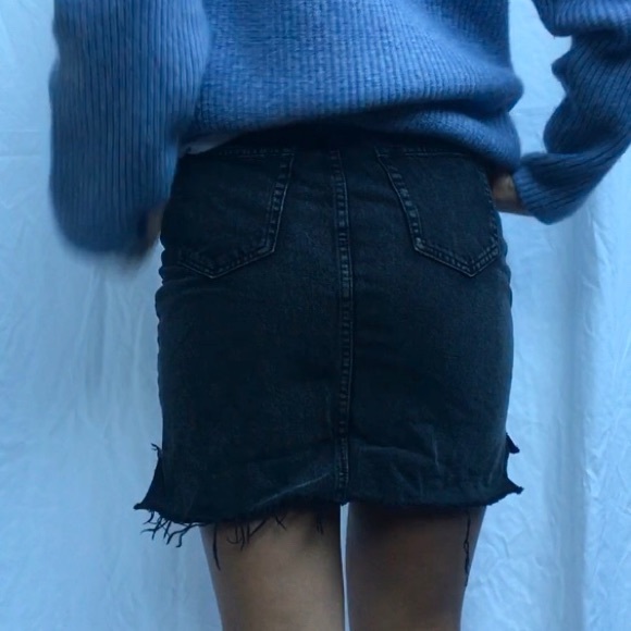 Black denim skirt - Picture 2 of 3